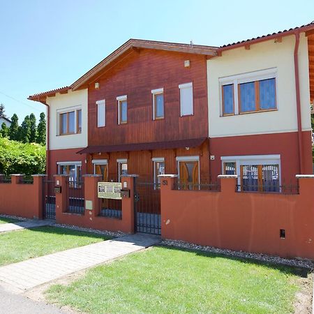 Zoli Apartmanok-Brody 51-53 Hajduszoboszlo Exterior photo