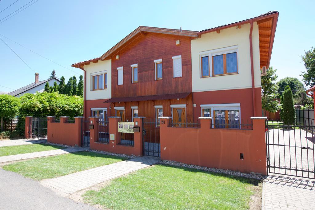 Zoli Apartmanok-Brody 51-53 Hajduszoboszlo Exterior photo