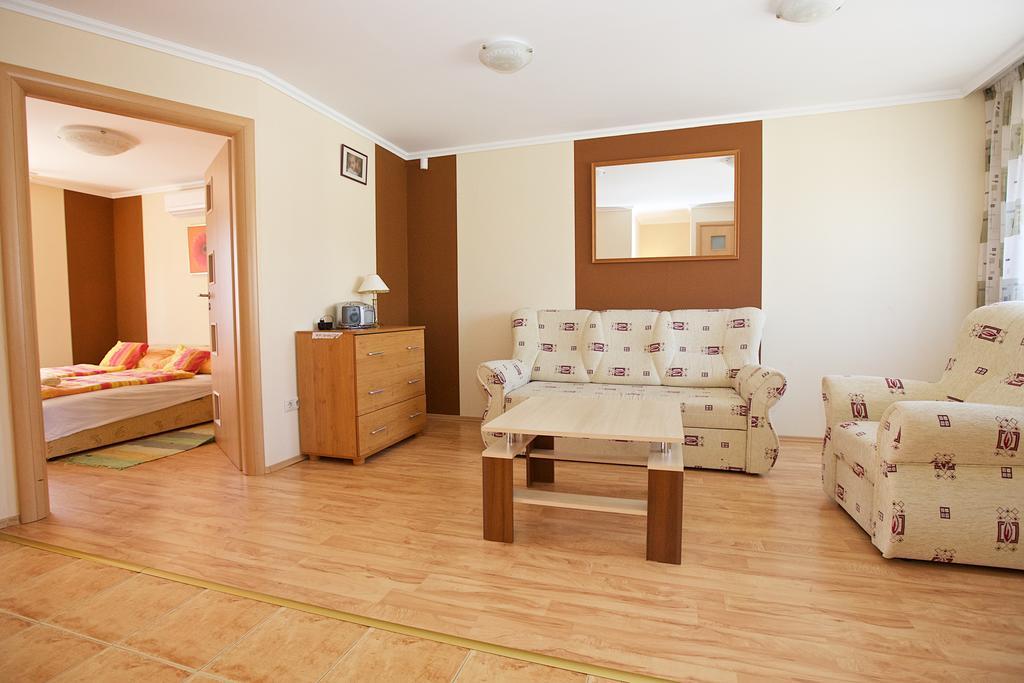 Zoli Apartmanok-Brody 51-53 Hajduszoboszlo Exterior photo