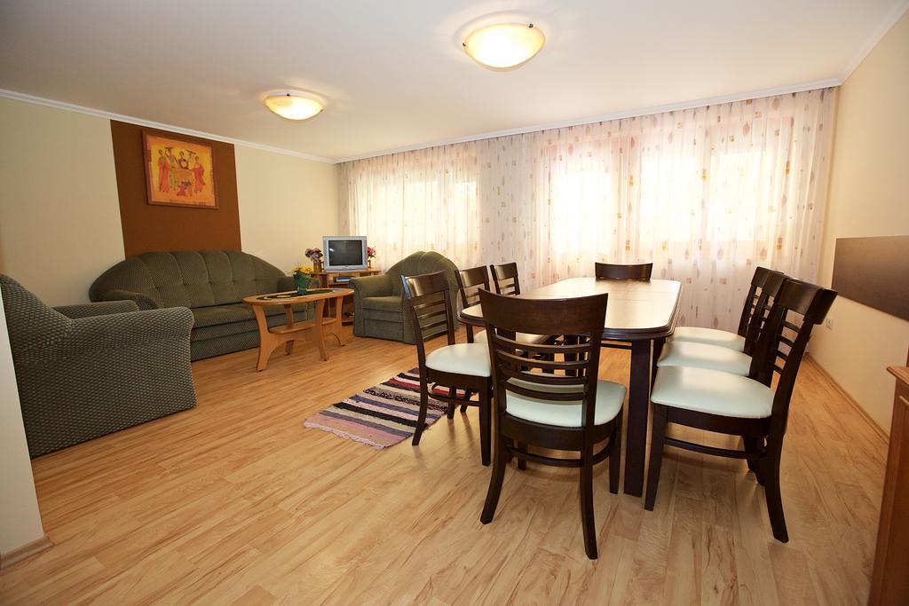 Zoli Apartmanok-Brody 51-53 Hajduszoboszlo Exterior photo