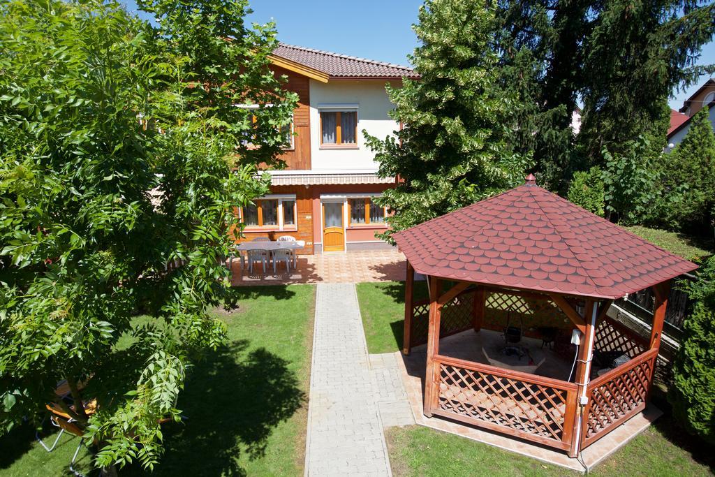 Zoli Apartmanok-Brody 51-53 Hajduszoboszlo Exterior photo